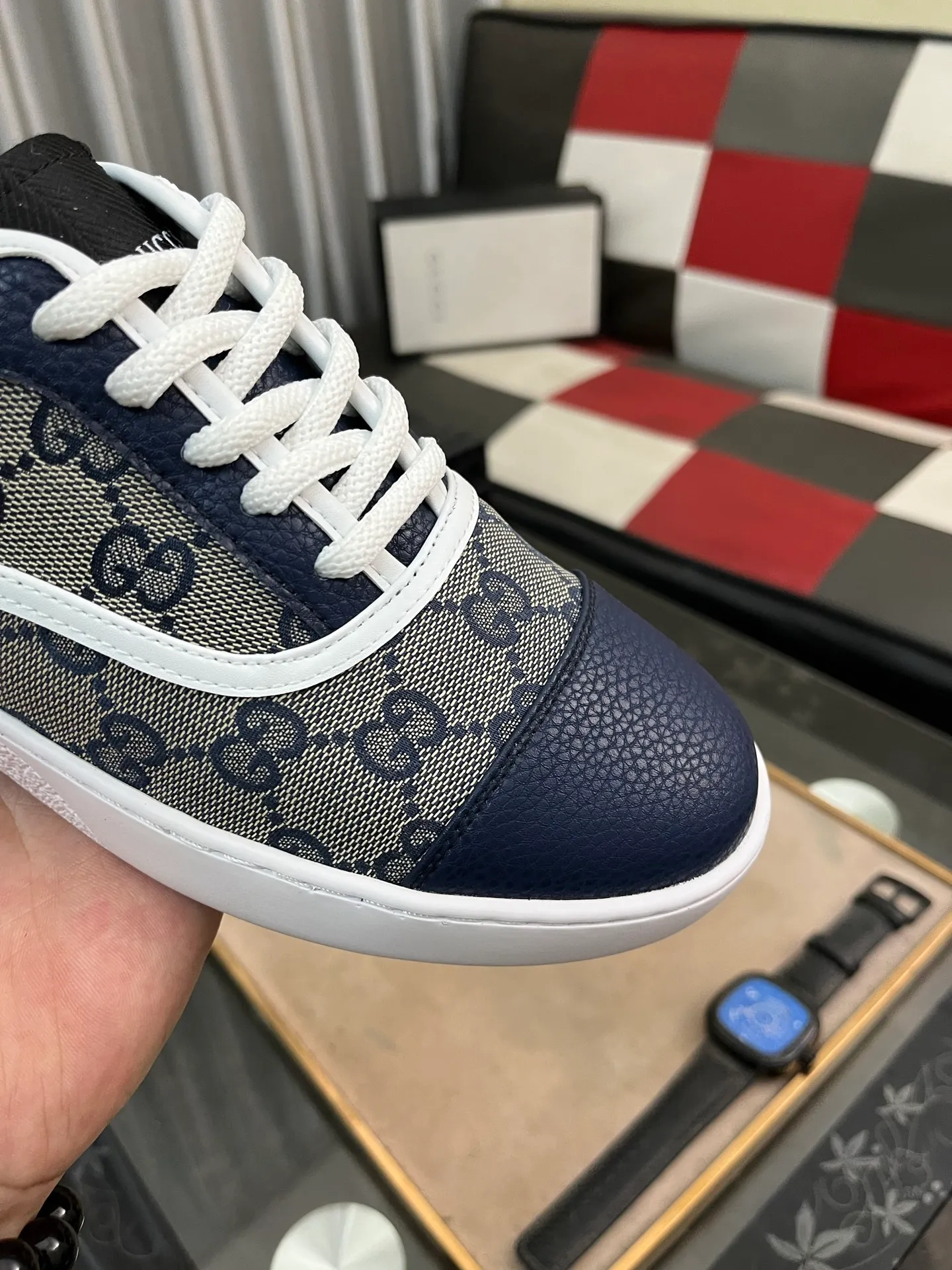 Men's shoes💰400⌚️⌚️[GUCCI] Gucci men's casual shoes are absolutely popular🔥The ultimate matching item for trendy men! The charm of super texture is unstoppable. This is the main recommendation. The upper is made of high-quality cowhide, with pig lining feet and wear-resistant rubber sole. It is noble and elegant! Extremely comfortable🎁🎁You can be as handsome as you want💪 Available in sizes 38-44 and 4️⃣colors available